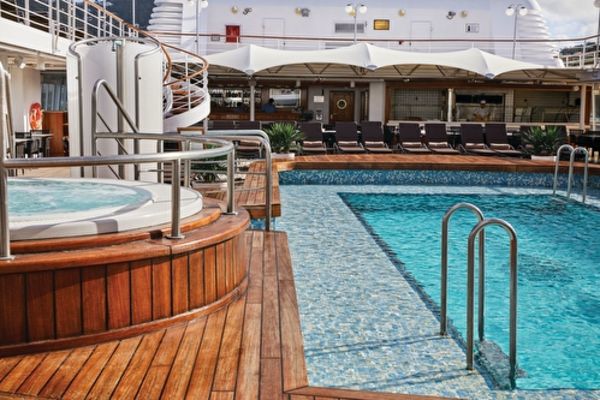 https://static.traveltek.net/cruisepics/local_shipimages_large/1784708359.jpg