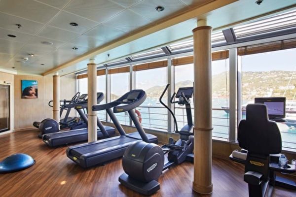 https://static.traveltek.net/cruisepics/local_shipimages_large/1784708431.jpg