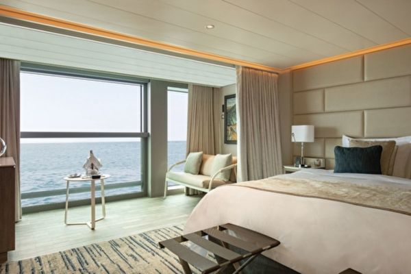 https://static.traveltek.net/cruisepics/local_shipimages_large/1784710422.jpg