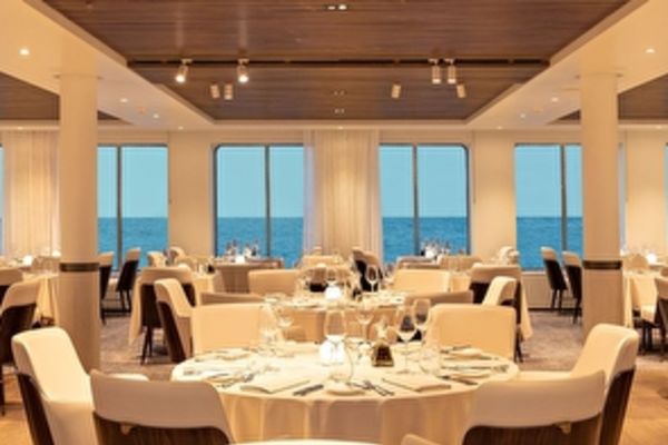 https://static.traveltek.net/cruisepics/local_shipimages_large/1784710438.jpg