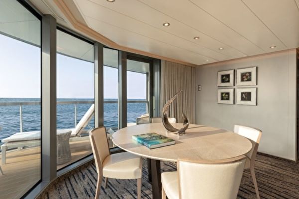 https://static.traveltek.net/cruisepics/local_shipimages_large/1784710512.jpg