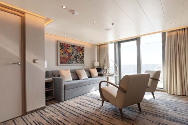 https://static.traveltek.net/cruisepics/local_shipimages_large/1784710584.jpg
