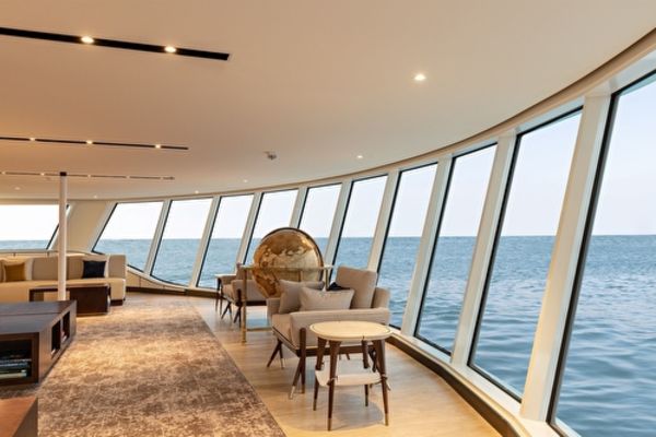 https://static.traveltek.net/cruisepics/local_shipimages_large/1784710661.jpg