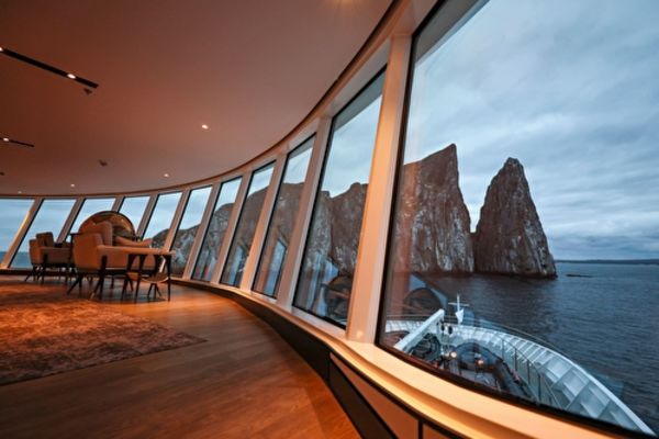 https://static.traveltek.net/cruisepics/local_shipimages_large/1784710734.jpg
