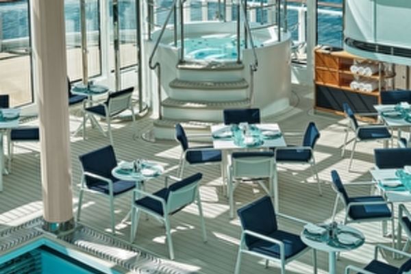 https://static.traveltek.net/cruisepics/local_shipimages_large/1784712255.jpg
