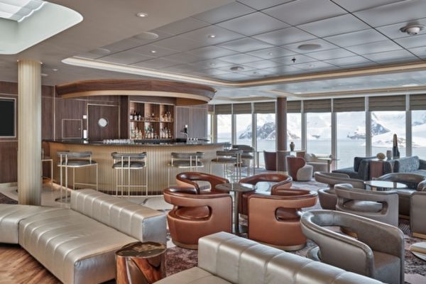 https://static.traveltek.net/cruisepics/local_shipimages_large/1784712322.jpg