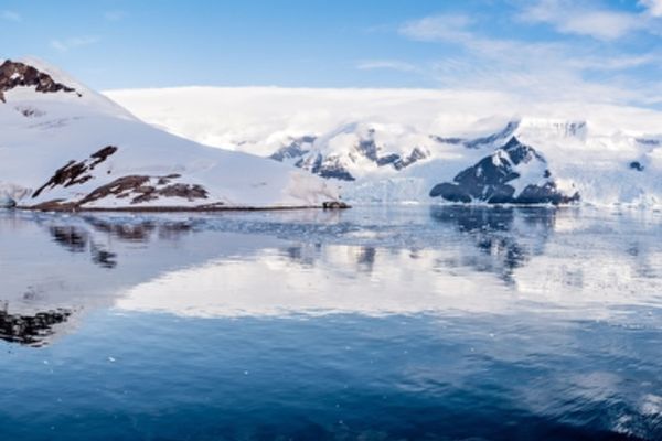 https://static.traveltek.net/cruisepics/local_shipimages_large/1784712456.jpg