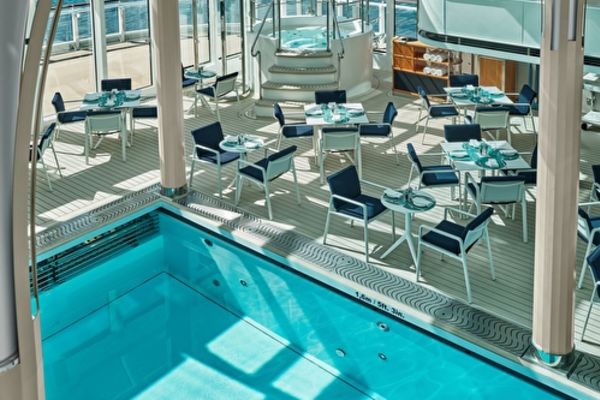 https://static.traveltek.net/cruisepics/local_shipimages_large/1784712724.jpg