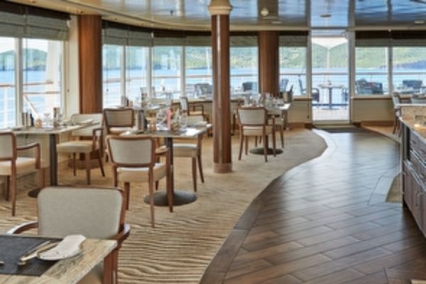 https://static.traveltek.net/cruisepics/local_shipimages_large/1784714090.jpg