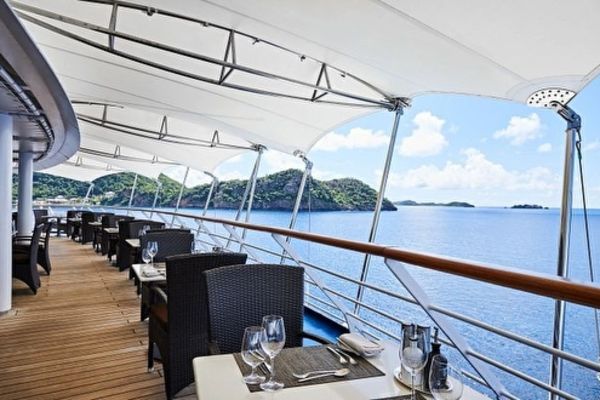 https://static.traveltek.net/cruisepics/local_shipimages_large/1784714135.jpg