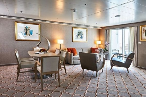 https://static.traveltek.net/cruisepics/local_shipimages_large/1784714228.jpg