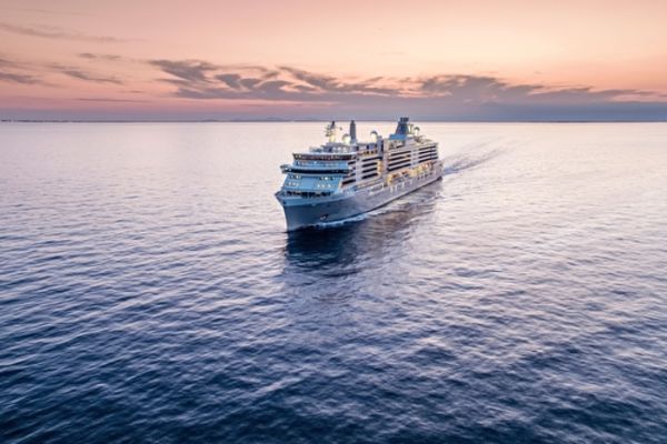 https://static.traveltek.net/cruisepics/local_shipimages_large/1784714250.jpg