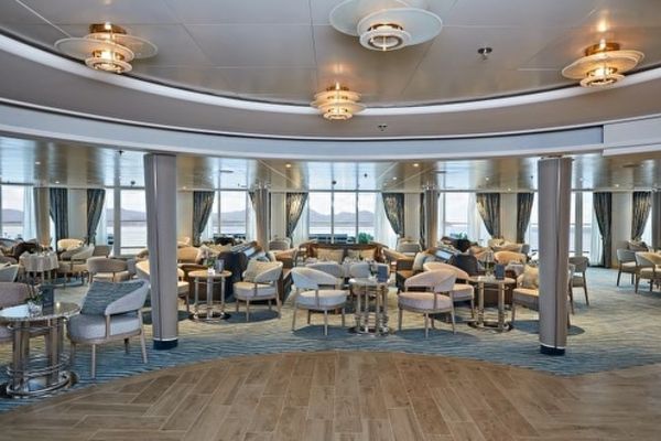 https://static.traveltek.net/cruisepics/local_shipimages_large/1784714421.jpg