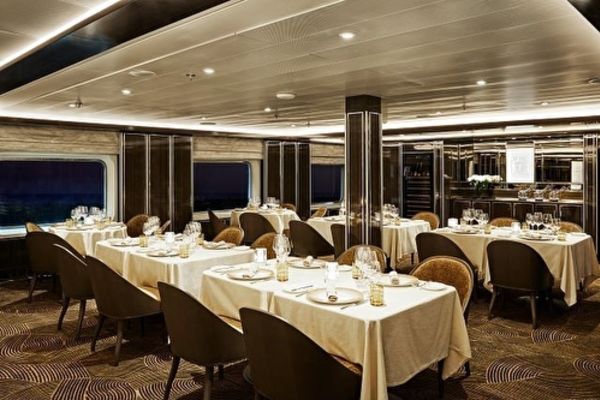 https://static.traveltek.net/cruisepics/local_shipimages_large/1784714451.jpg