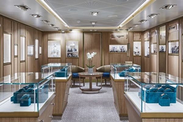 https://static.traveltek.net/cruisepics/local_shipimages_large/1784714805.jpg