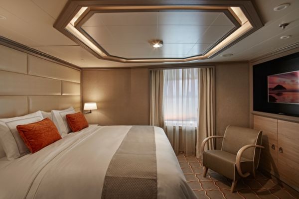 https://static.traveltek.net/cruisepics/local_shipimages_large/1784715109.jpg