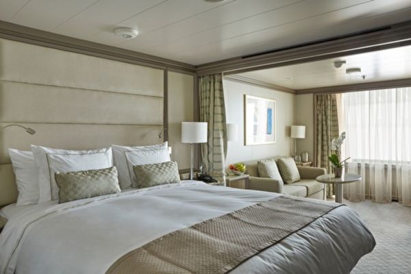 https://static.traveltek.net/cruisepics/local_shipimages_large/1784716870.jpg