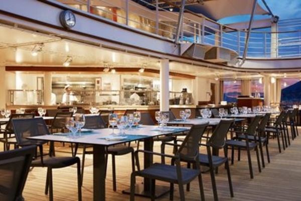 https://static.traveltek.net/cruisepics/local_shipimages_large/1784716900.jpg