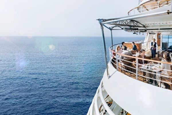 https://static.traveltek.net/cruisepics/local_shipimages_large/1784717030.jpg