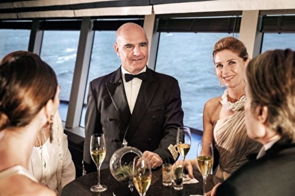 https://static.traveltek.net/cruisepics/local_shipimages_large/1784717332.jpg