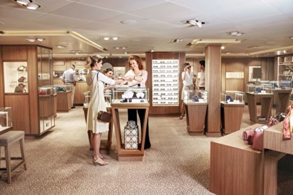 https://static.traveltek.net/cruisepics/local_shipimages_large/1784717448.jpg
