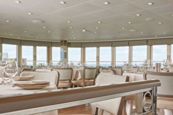 https://static.traveltek.net/cruisepics/local_shipimages_large/1784717614.jpg
