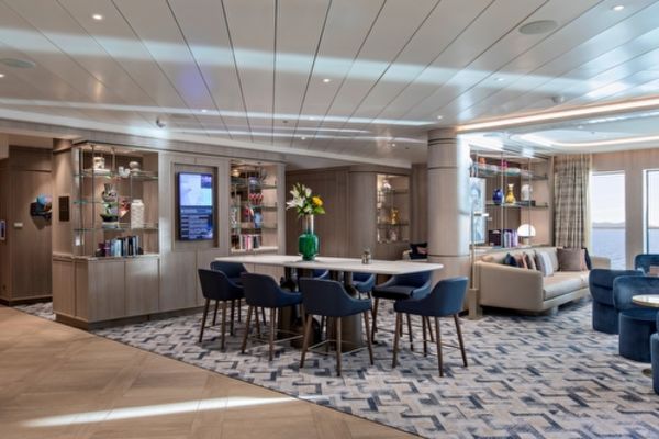 https://static.traveltek.net/cruisepics/local_shipimages_large/1784719511.jpg