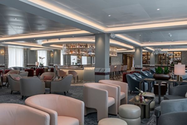https://static.traveltek.net/cruisepics/local_shipimages_large/1784720171.jpg