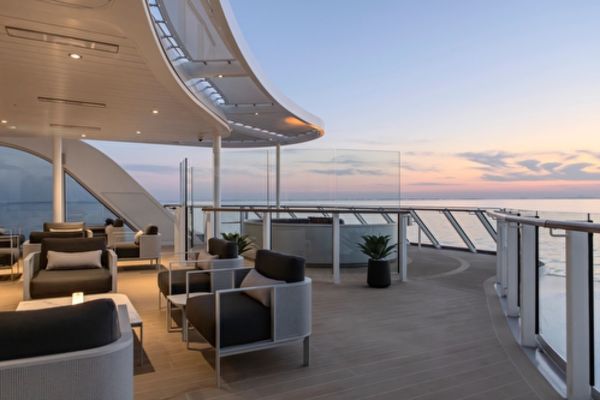https://static.traveltek.net/cruisepics/local_shipimages_large/1784720961.jpg