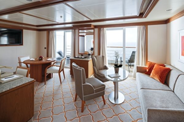 https://static.traveltek.net/cruisepics/local_shipimages_large/1784721255.jpg
