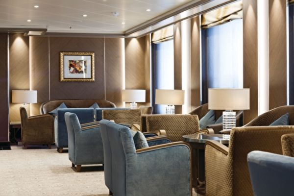 https://static.traveltek.net/cruisepics/local_shipimages_large/1784721390.jpg