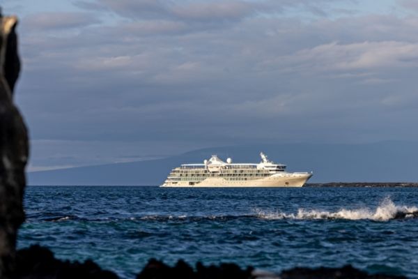 https://static.traveltek.net/cruisepics/local_shipimages_large/1784721719.jpg