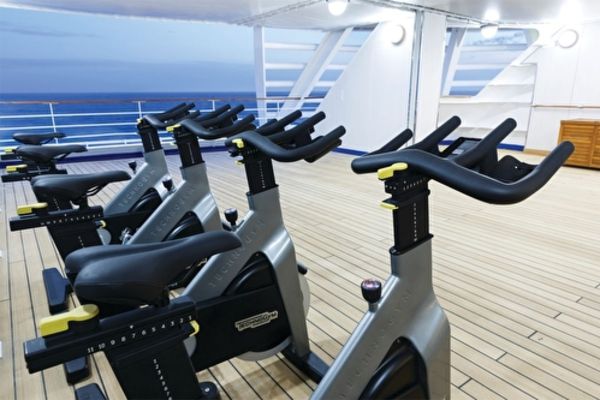 https://static.traveltek.net/cruisepics/local_shipimages_large/1784721829.jpg