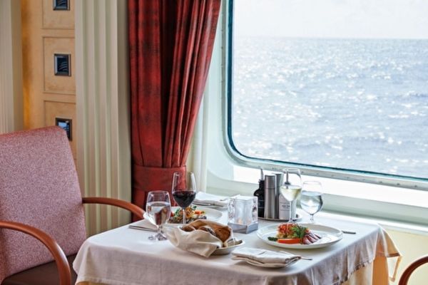 https://static.traveltek.net/cruisepics/local_shipimages_large/1784724901.jpg