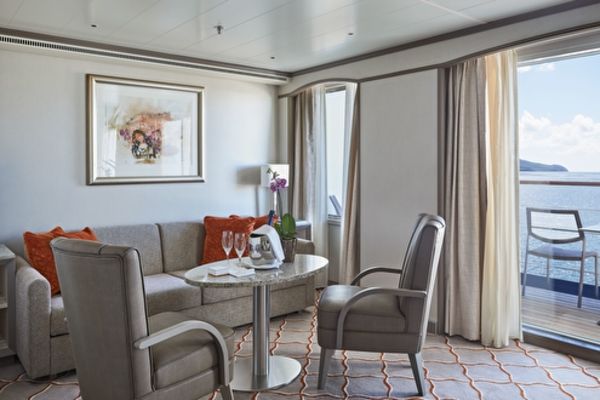 https://static.traveltek.net/cruisepics/local_shipimages_large/1784724927.jpg