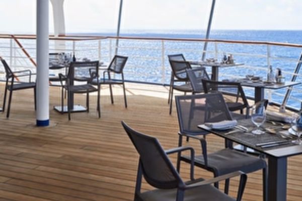 https://static.traveltek.net/cruisepics/local_shipimages_large/1784725115.jpg