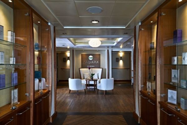 https://static.traveltek.net/cruisepics/local_shipimages_large/1784725125.jpg