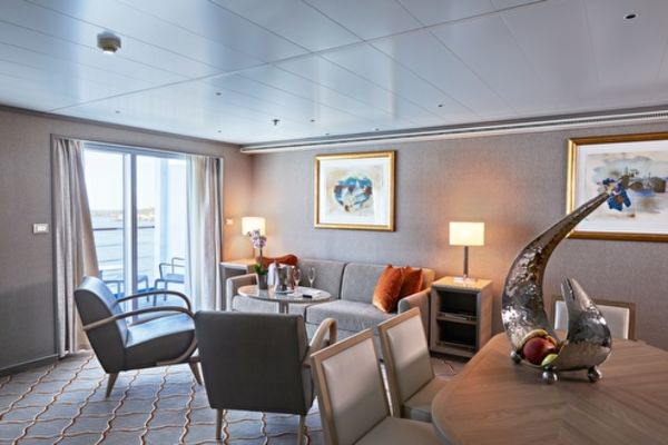 https://static.traveltek.net/cruisepics/local_shipimages_large/1784725170.jpg