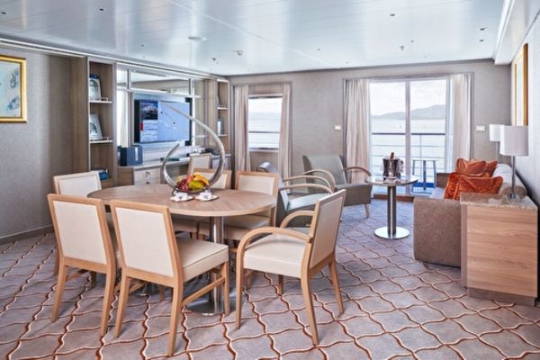 https://static.traveltek.net/cruisepics/local_shipimages_large/1784725236.jpg