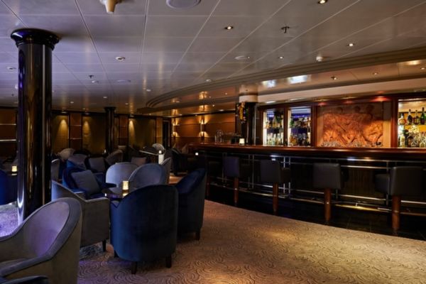 https://static.traveltek.net/cruisepics/local_shipimages_large/1784725302.jpg