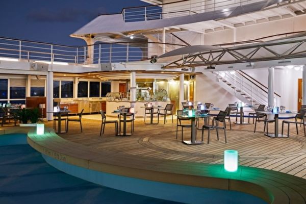 https://static.traveltek.net/cruisepics/local_shipimages_large/1784725340.jpg