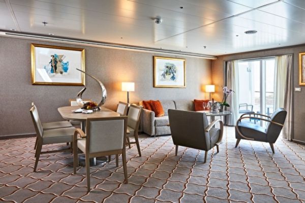 https://static.traveltek.net/cruisepics/local_shipimages_large/1784725348.jpg