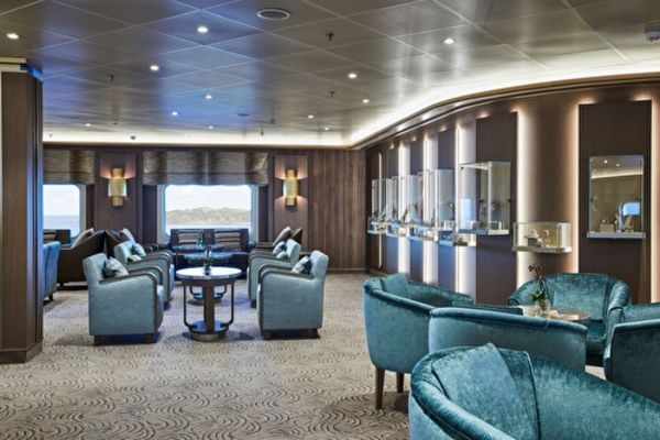 https://static.traveltek.net/cruisepics/local_shipimages_large/1784725436.jpg