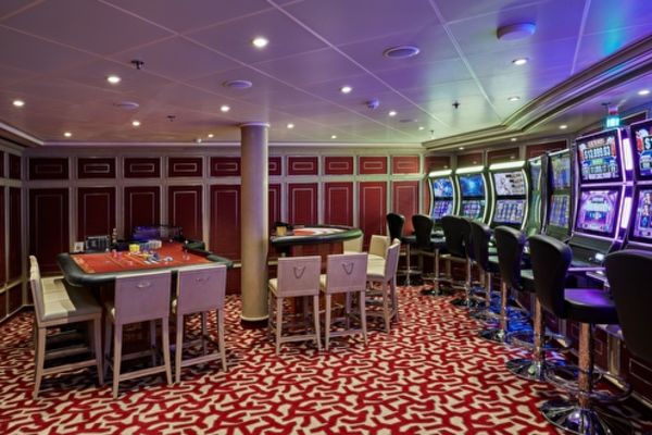 https://static.traveltek.net/cruisepics/local_shipimages_large/1784725468.jpg