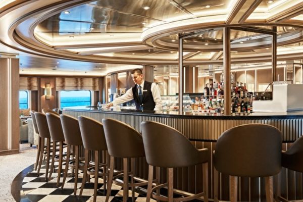 https://static.traveltek.net/cruisepics/local_shipimages_large/1784725677.jpg
