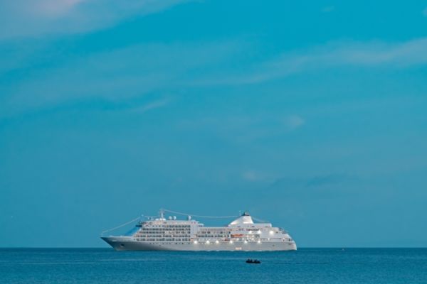 https://static.traveltek.net/cruisepics/local_shipimages_large/1784732498.jpg