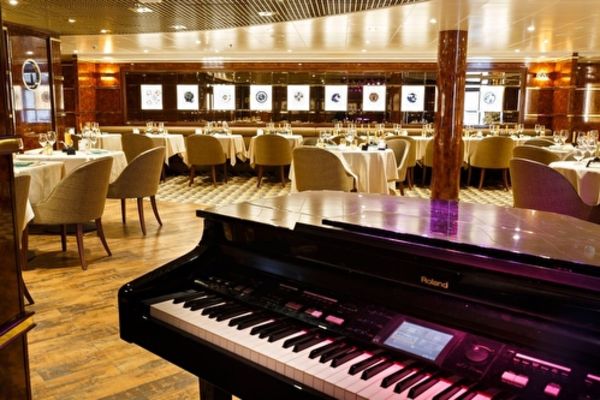 https://static.traveltek.net/cruisepics/local_shipimages_large/1784734893.jpg