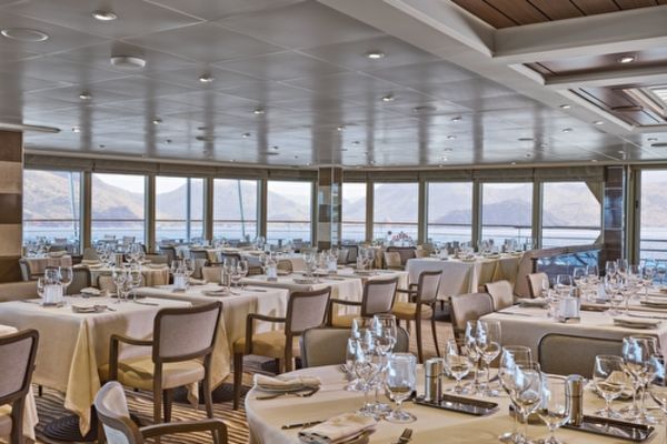 https://static.traveltek.net/cruisepics/local_shipimages_large/1784735022.jpg