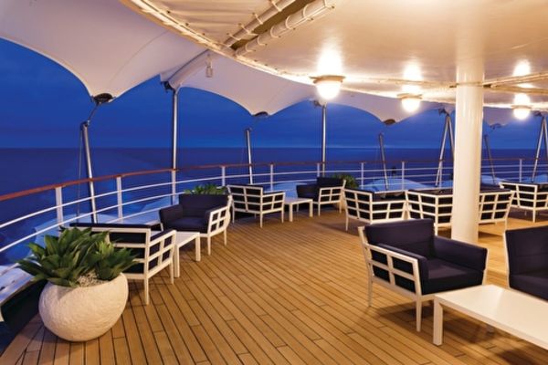 https://static.traveltek.net/cruisepics/local_shipimages_large/1784735828.jpg