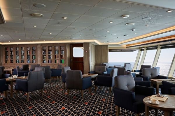 https://static.traveltek.net/cruisepics/local_shipimages_large/1784736584.jpg